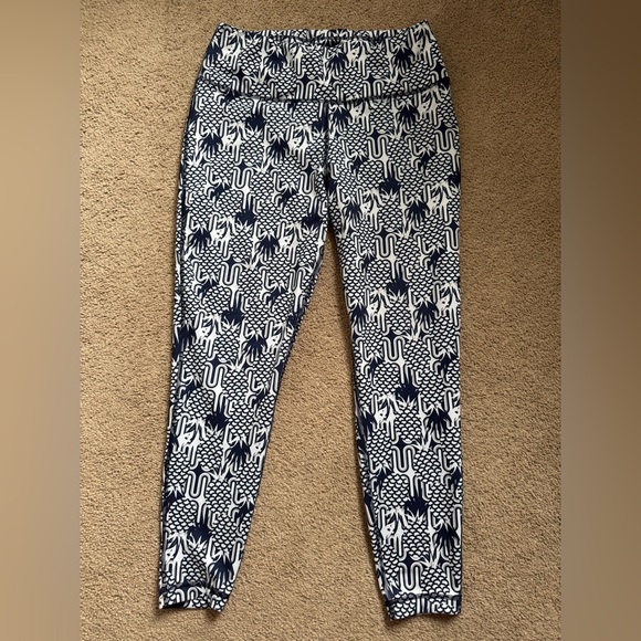 Crown & Ivy Sport Pineapple Athletic Leggings Size Large Navy White Athleisure - Picture 3 of 6